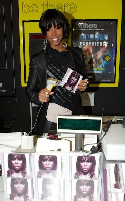Kelly Rowland in HMV 2
