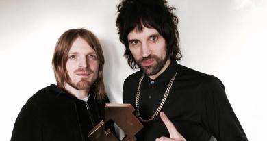 kasabian-number-1-award-for-crying-out-loud-1100.jpg