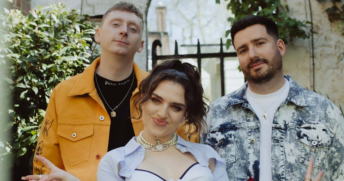 Billen Ted and Mae Muller talk revamping a 2000s pop classic on new single When You're Out: 'We want people screaming it in Wetherspoons'