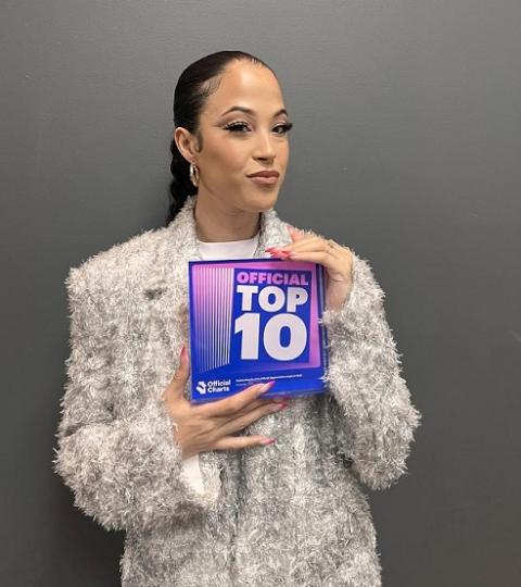 Jazzy Official Top 10 award Giving Me biggest debut single of 2023