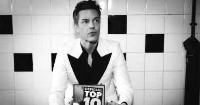 Brandon Flowers of The Killers with Top 10 award for Mr Brightside
