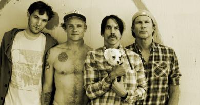 red_hot_chili_peppers_2011.jpg