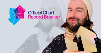 courteeners-official-chart-record-breaker-st-jude.jpg